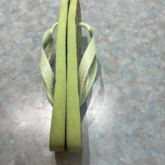 Havaianas green floral flip flops (sz 6 us) - Picture 3 of 9